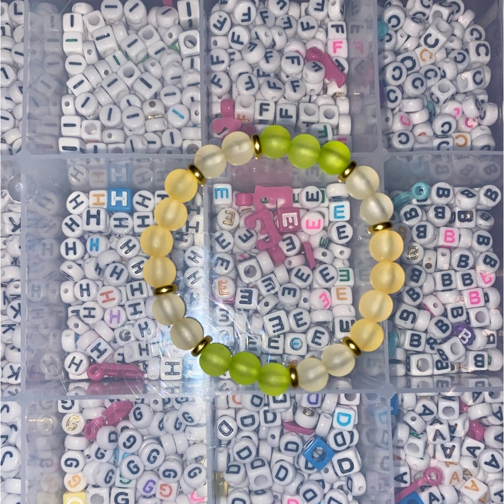 3 for 12$ 🌸 Strawberry Shortcake themed friendship bracelets - Picture 3 of 4